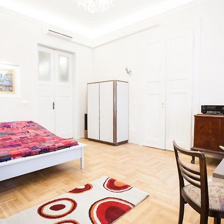 N40 By Small Home Budapest Eksteriør bilde