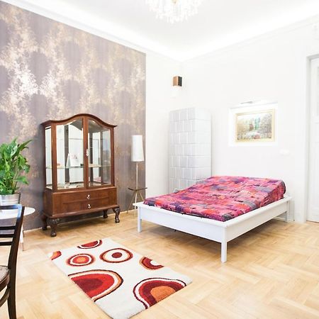 N40 By Small Home Budapest Eksteriør bilde