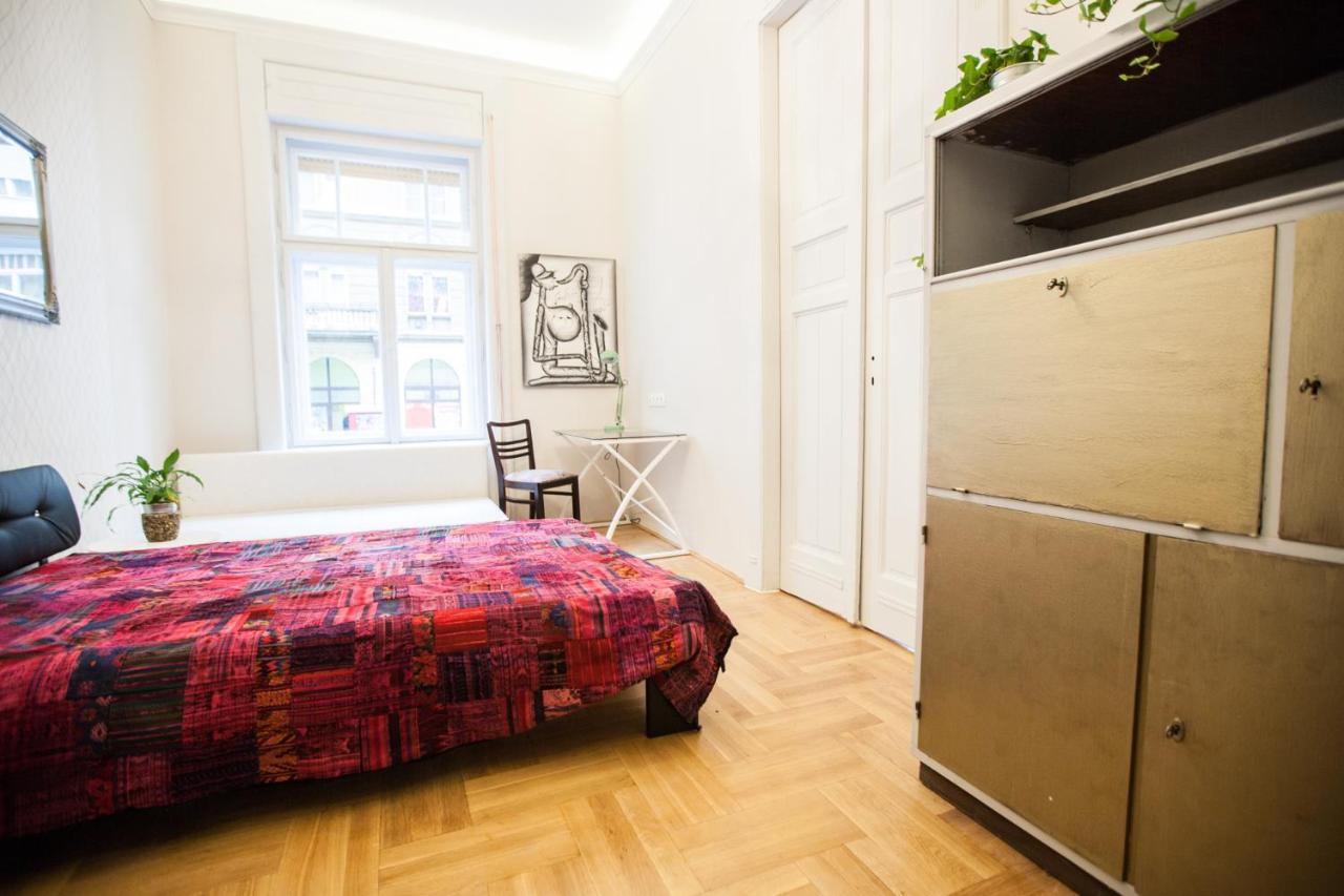 N40 By Small Home Budapest Eksteriør bilde