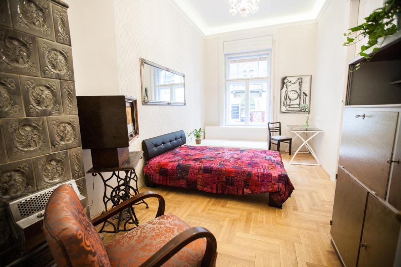 N40 By Small Home Budapest Eksteriør bilde