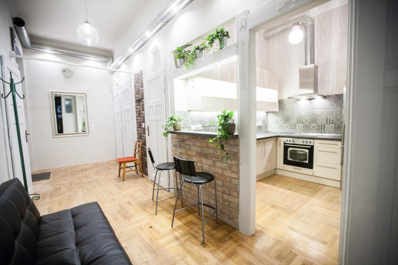 N40 By Small Home Budapest Eksteriør bilde